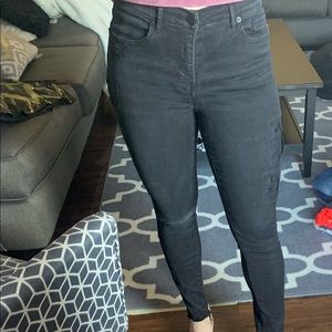 Black distressed skinny jeans